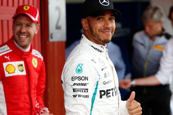 Lewis Hamilton mengungguli saingan dekatnya Sebastian Vettel pada sesi kualifikasi GP F1 Spanyol