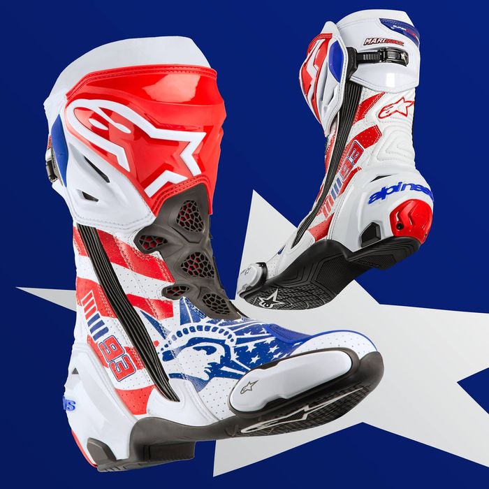 Alpinestars 'Republik' Supertech R limited edition tema Marc Marquez dan MotoGP Amerika yang diluncurkan pada 2017, saat itu harganya sekitar Rp 6,6 juta