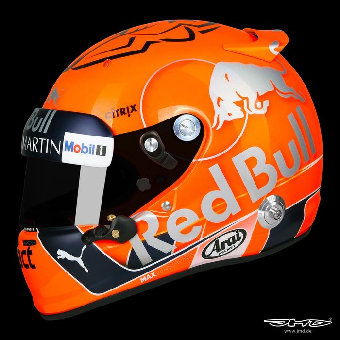 Oranye ngejreng menyelimuti helm pembalap asal Belanda Max Verstappen di GP F1 Belgia
