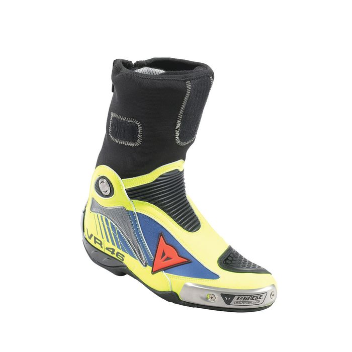 Replika sepatu balap Valentino Rossi