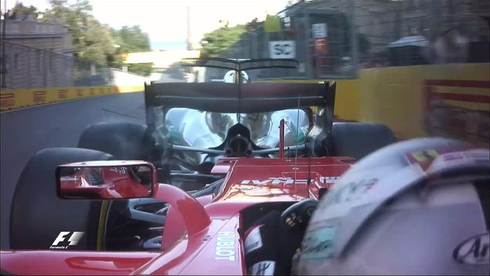 Sebastian Vettel menabrak mobil Lewis Hamilton di GP F1 Azerbaijan. Vettel yang kesal kemudian membenturkan roda kanan mobilnya ke samping kiri mobil Hamilton