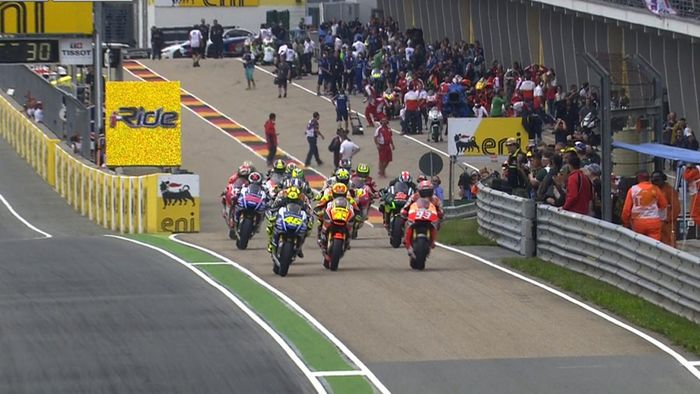 MotoGP Jerman 2014, di Sirkuit Sachsenring banyak pembalap start dari pit lane