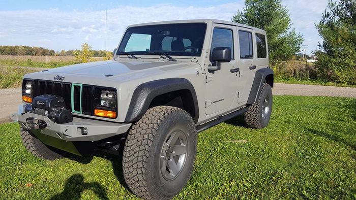 Jeep Wrangler JKU pakai topeng Cherokee XJ