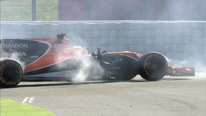 Mobil McLaren bermesin Honda yang dikemudikan Fernando Alonso mengalami masalah saat baru masuk trek untuk jalani latihan GP F1 Spanyol 2017