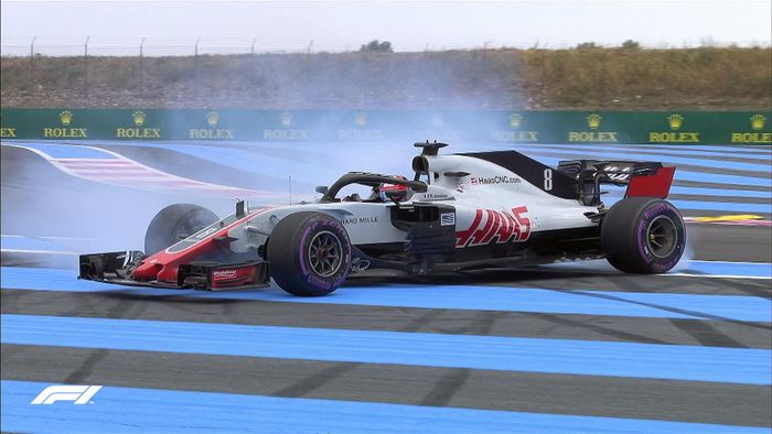 Mobil pembalap tuan rumah Romain Grosjean tergelincir keluar trek saat kualifikasi GP F1 Prancis