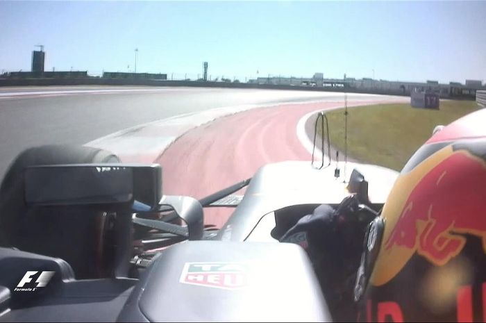 Dipenalti 5 detik karena memotong jalur, Max Verstappen gagal naik podium