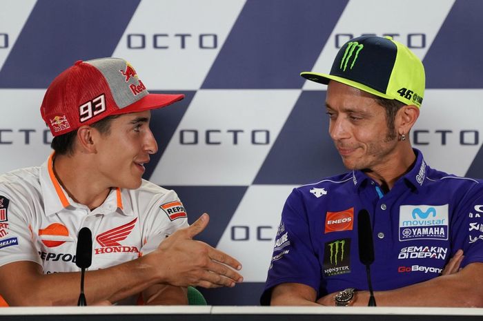 Valentino Rossi menolak jabat tangan Marc Marquez di press conference jelang MotoGP San Marino