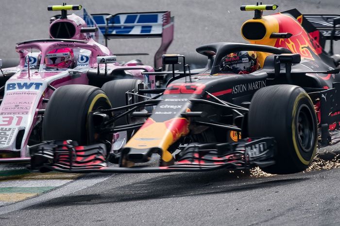 Bentrok Esteban Ocon dan Max Verstappen di GP F1 FBrasil. Masing-masing tim membela pembalapnya