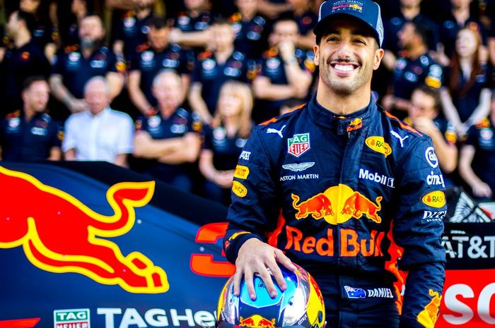 Daniel Ricciardo ogah menuggu jawaban yang tidak pasti dari Mercedes