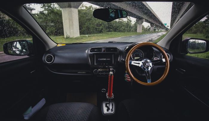 Tampilan kabin keren modifikasi Mitsubishi Mirage lama