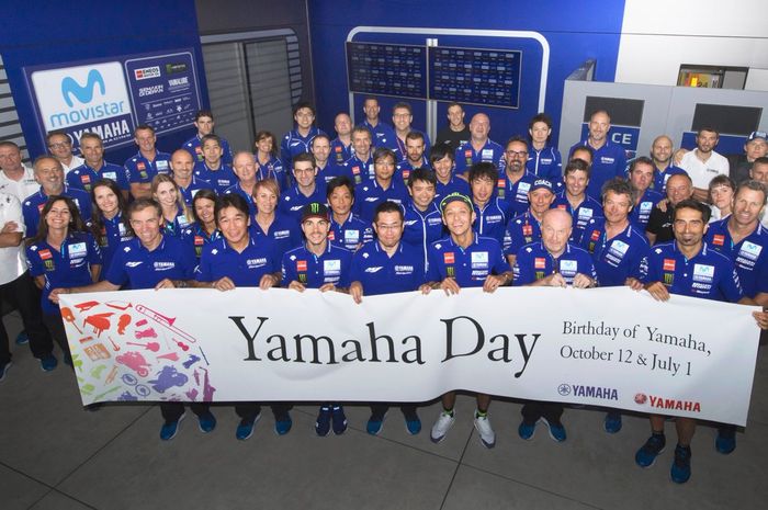 Tim Yamaha pabrikan gelar perayaan ucapan HUT Yamaha Motor Cop. ke-63