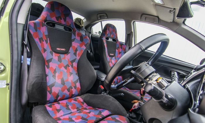 Tampilan kabin Toyota Vios dengan aura racing
