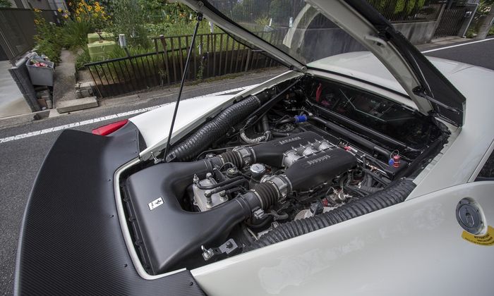 Tampilan mesin Ferrai 458 garapan Liberty Walk