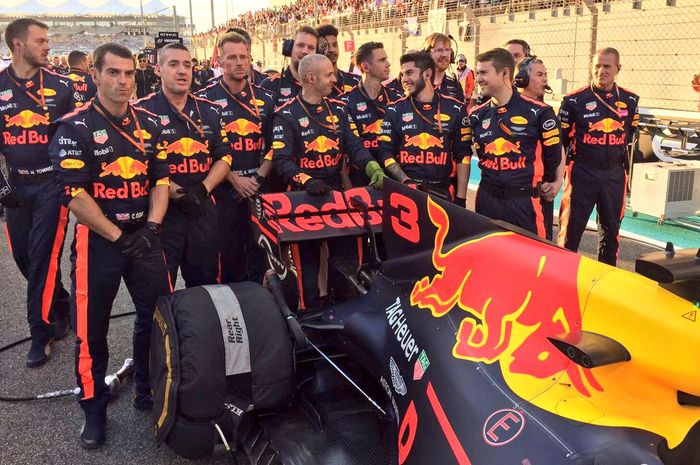 Dalam dua tahun terakhir, tim Red Bull menggunakan mesin Renault yang dilabel TAG Heuer