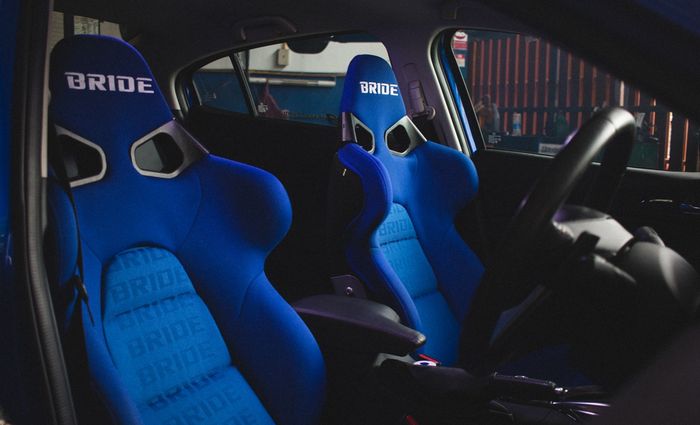 Sepasang jok semi bucket Bride Vorga di kabin Mazda3