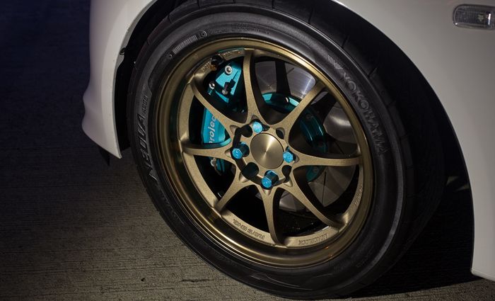 Modifikasi Honda Brio lawas pakai pelek Volk Racing CE28 ukuran 15 inci