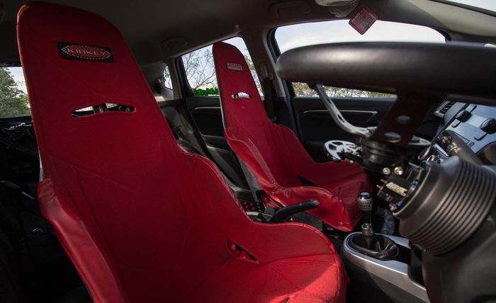 Tampilan kabin racing milik Honda Jazz GK5