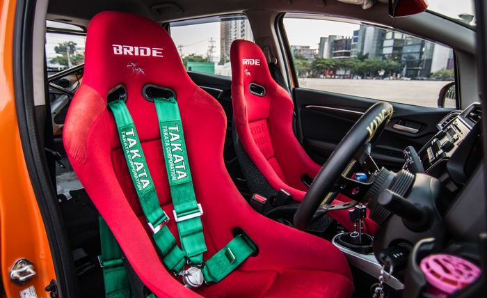 Interior modifikasi Honda Jazz GK5 juga kental aura racing