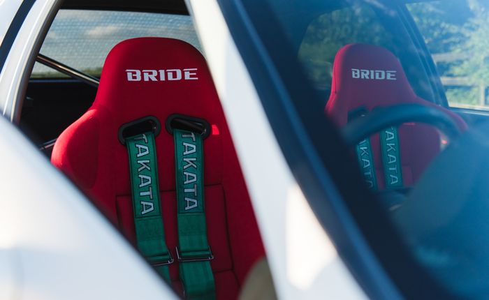 Bucket seat merah lansiran Bride lengkap dengan harnesss Takata