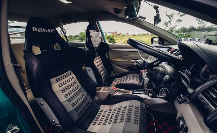 Tampilan kabin sporty modifikasi Honda City