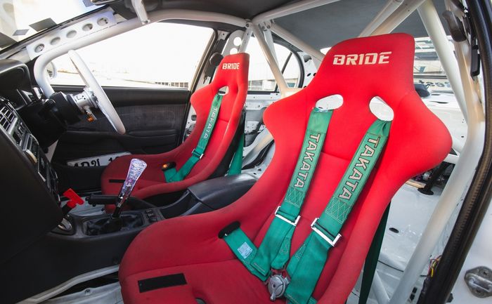 Tampilan kabin racing Toyota Corona Absotute
