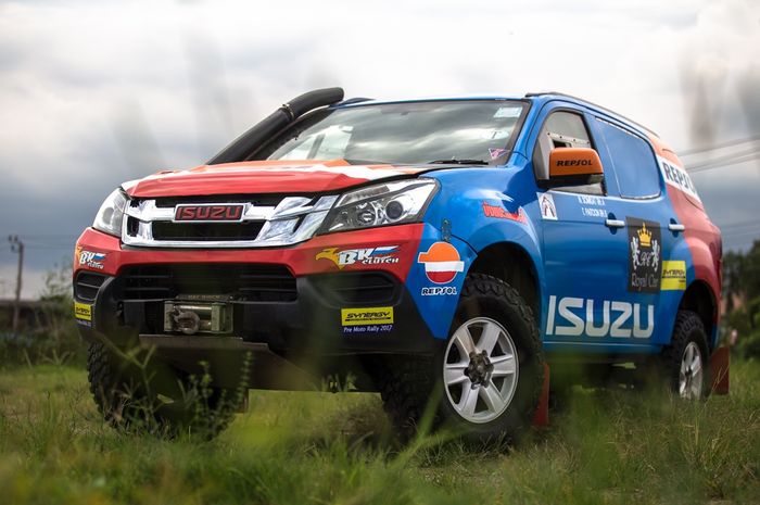 Modifikasi Isuzu MU-X jadi mobil rally garapan Isuzu Repsol Thailand