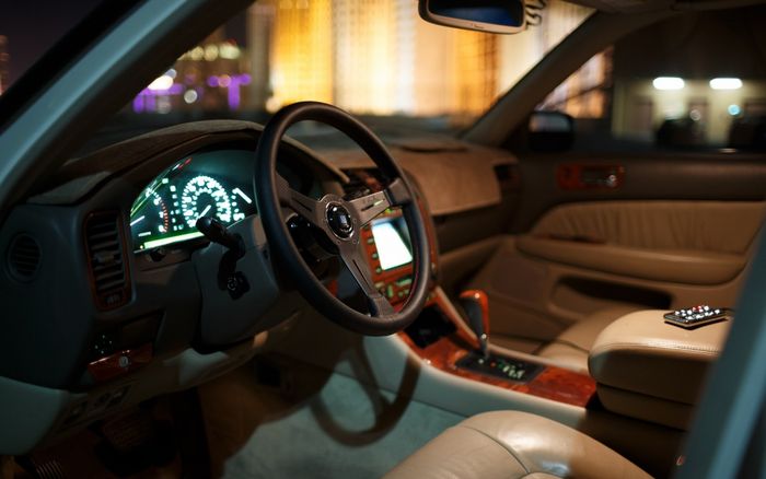 Tampilan kabin Lexus LS400