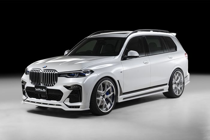 Modifikasi BMW X7 hasil garapan Wald International, Jepang