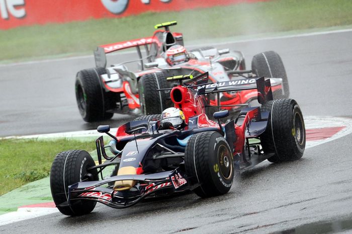 Sebastian Vettel cetak kemenangan pertama dalam kariernya di F1 ketika bersama  tim Toro Rosso