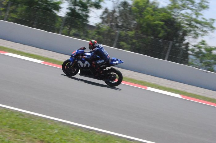 Maverick Vinales di tes MotoGP di Barcelona