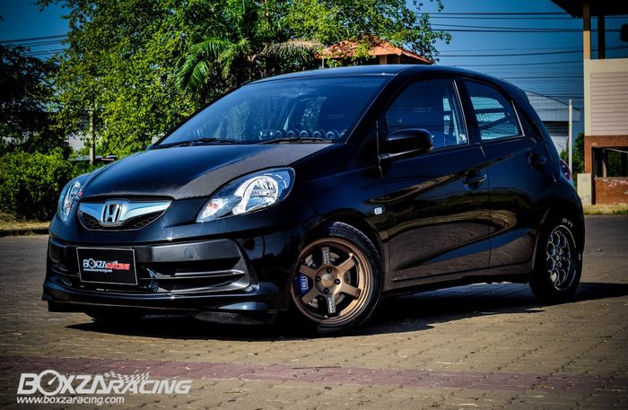 Modifikasi Honda Brio lawas bertampang kalem tapi jantung pacu sangar