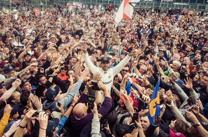 Lewis Hamilton pembalap F1 paling sukses saat ini