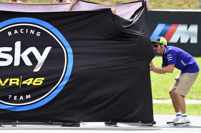 Valentino Rossi Turun Ke Sirkuit Rayakan Keberhasilan Sky Team Racing VR46