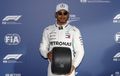 Kocak! Lewis Hamilton Dapat Hadiah Ban di F1 Australia, Kenapa Ya?