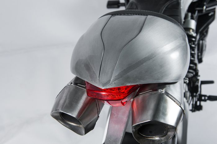 Benelli BN 600R custom neo cafe racer milik Devon Sena, hasil garapan kru White Collar Bikes, Bandung. Dilansir oleh Returnonthecaferacers.com