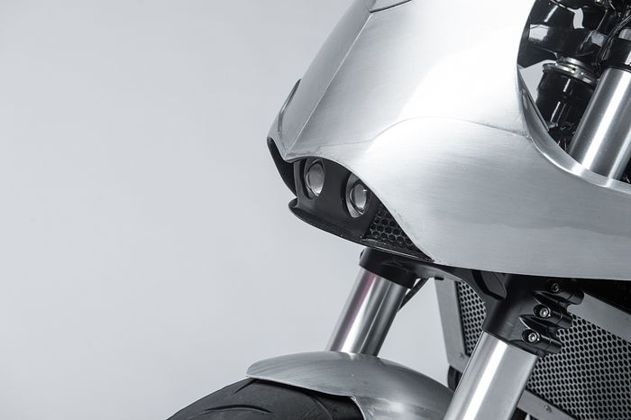 Benelli BN 600R custom neo cafe racer milik Devon Sena, hasil garapan kru White Collar Bikes, Bandung. Dilansir oleh Returnonthecaferacers.com