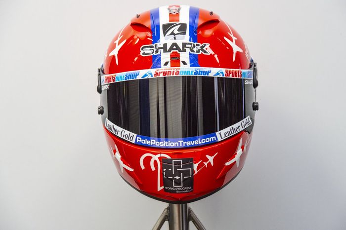 Tampak depan livery helm Sam Lowes untuk balapan Moto2 di sirkuit Silverstone, Inggris