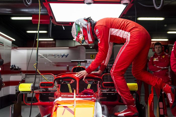 Antonio Giovinazzi saat menguji mobil Ferrari SF71H di sirkuit Barcelona