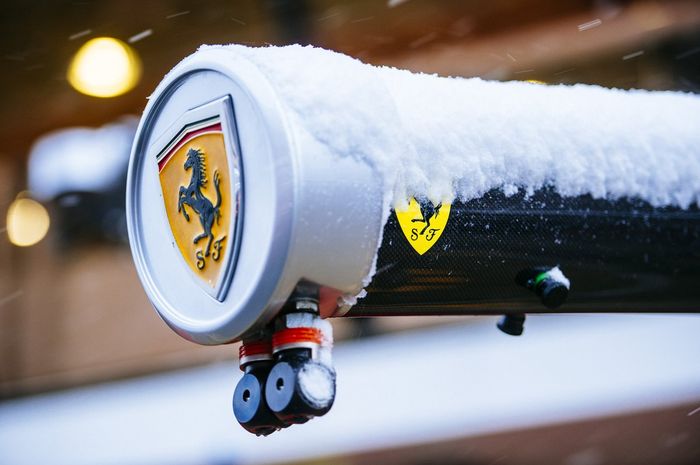 Tes pramusim F1 hari ketiga di sirkuit Barcelona, Spanyol diganggu hujan salju