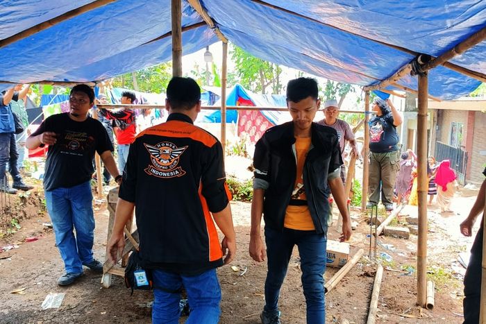 Member HMPC membangun posko tambahan bagi warga terdampak gempa Cianjur