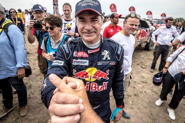 Carlos Sainz belum tahu apakah masih bisa lanjut untuk ikut Reli Dakar tahun depan