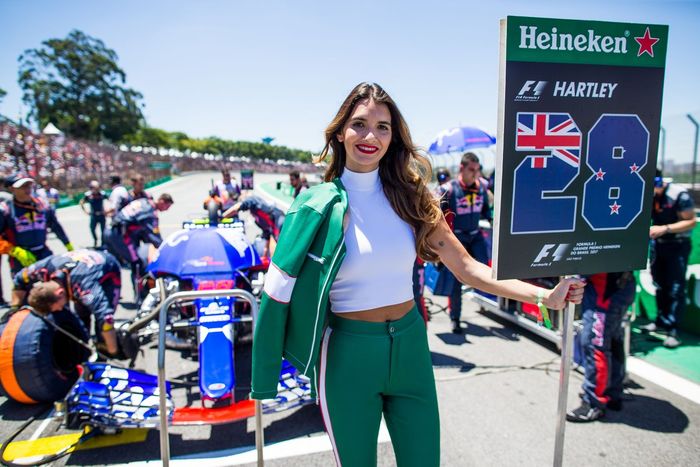 Grid girl ini tak akan ada lagi di F1 mulai musim 2018