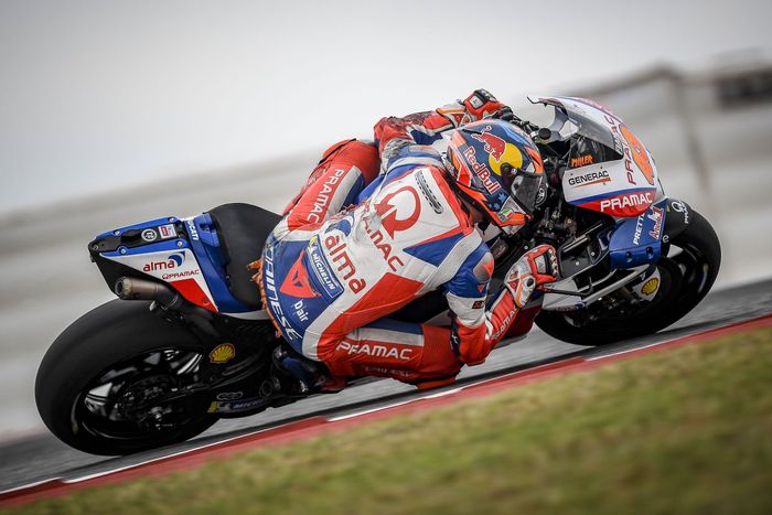 Jack Miller mengeluh bahwa kaca depannya telah rusak oleh bebatuan yang tersebar di lintasan pada sesi latihan hari Jumat