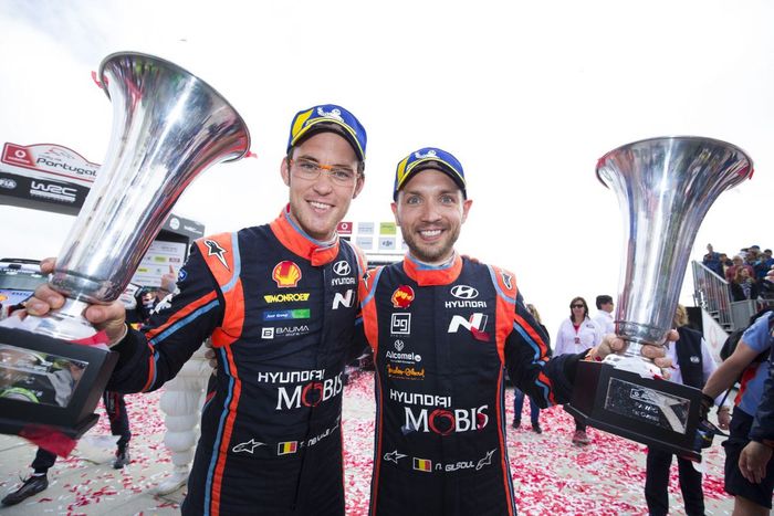 Thierry Neuville dan co-driver N. Gilsoul untuk pertama kalinya mereka menang di reli Portugal