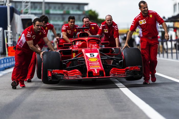 Punya mobil yang cepat di trek lurus, Sebastian Vettel yakin Ferrari berada di depan para pesaingnya
