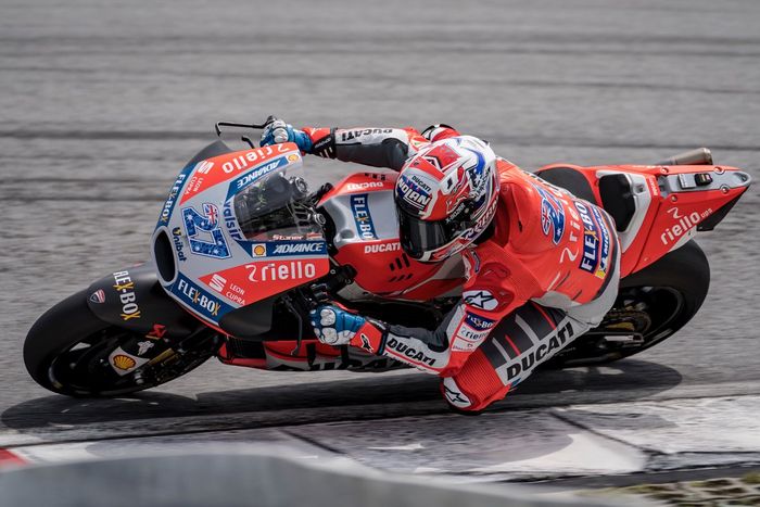 Casey Stoner saat menguji motor Ducati Desmosedicidi sirkuit Sepang, Malaysia, Februari 2018