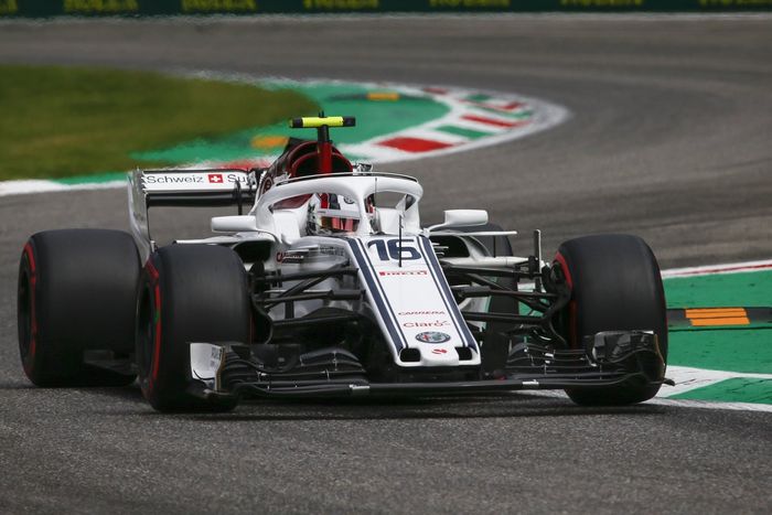 Charles Leclerc, pengganti Kimi Raikkonen di Ferrari, saat balapan di GP F1 Italia mengendarai mobil Sauber C37