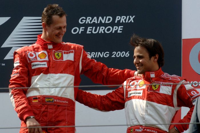 Michael Schumacher (kiri) dan Felipe Massa (kanan) tahun 2006