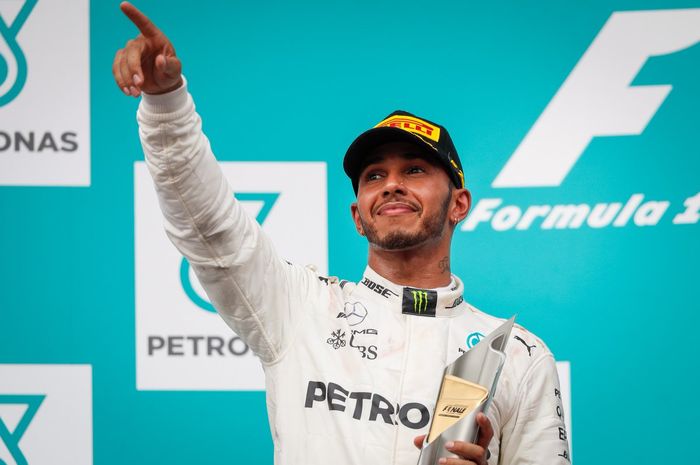 Lewis Hamilton, tetap di Mercedes atau pindah ke tim lain?