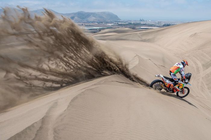 Reli Dakar 2018 stage 2 di daerah Pisco, Peru